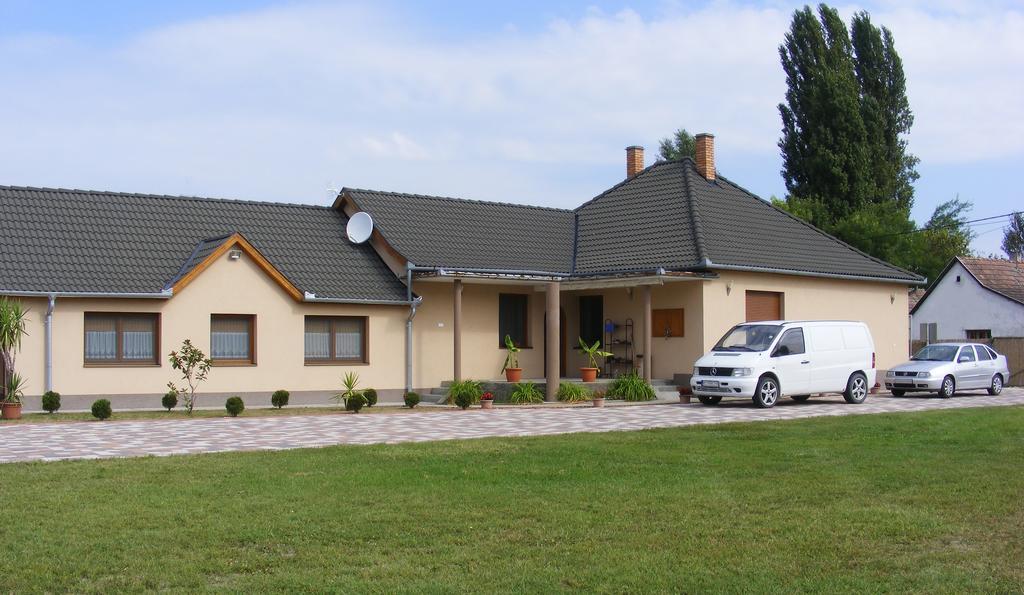 Szerencsecsillag Vendeghaz Ξενοδοχείο Kiskoros Εξωτερικό φωτογραφία